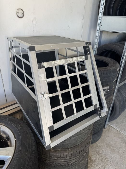 Cusca / boxa transport caine pentru portbagaj.
