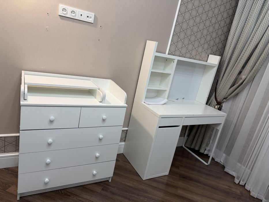 Стол , стул и диваны , тумбы