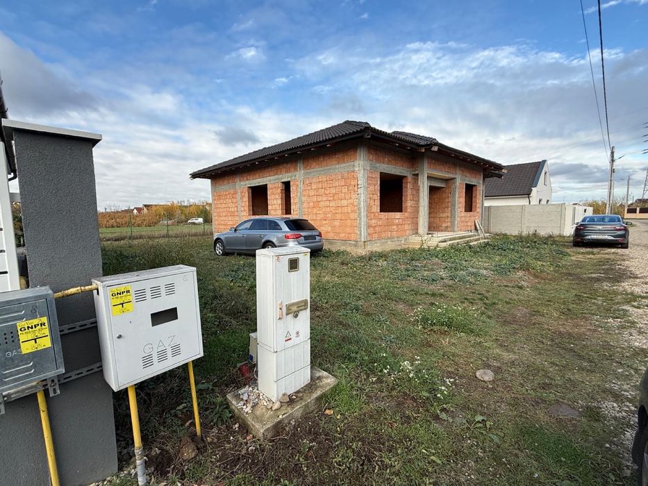 Casa noua parter Santandrei - gaz - curent