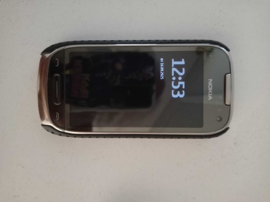 Продавам NOKIA -C7 +много екстри към  нея - подаръци