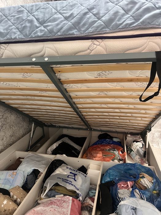 Продам спальный гарнитур