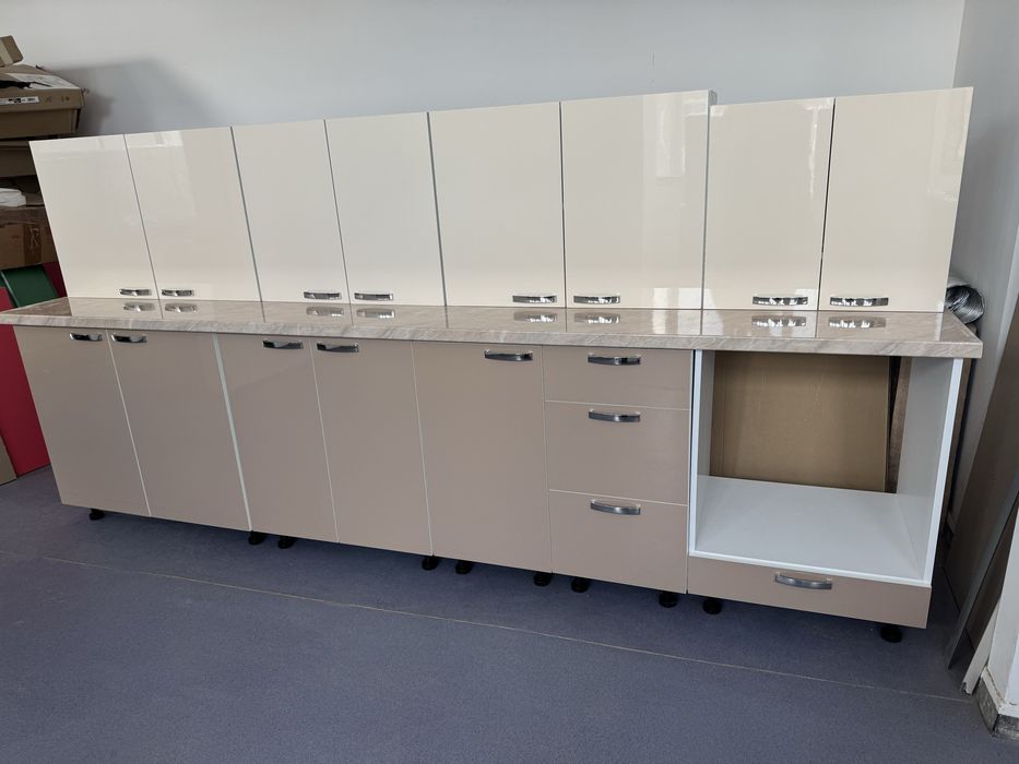 Mobila de bucatarie  MDF LUCIOS 300 cm, plus masa cadou !!