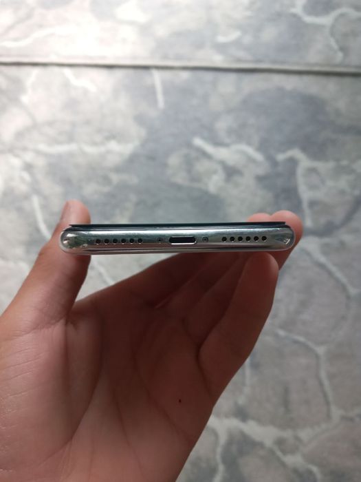 iPhone X srochna  sotiladi