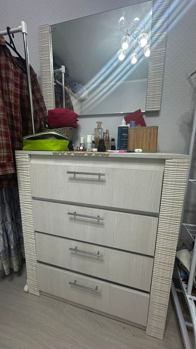 Комод с зеркалом