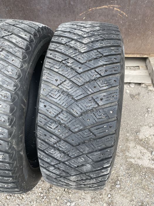 Шины зимние Goodyear  235/55/18