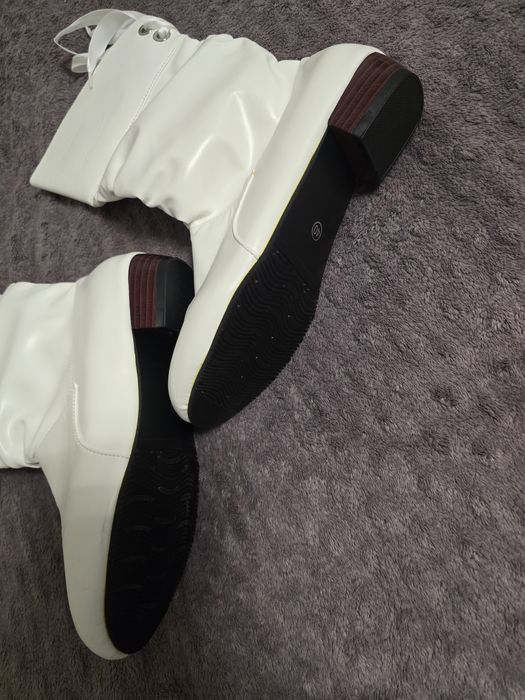 Нови ботушки, умалени