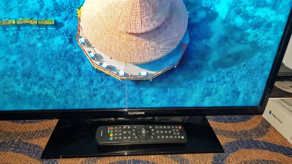 Televizor LED Telefunken cu HDMI si diagonala 70 cm