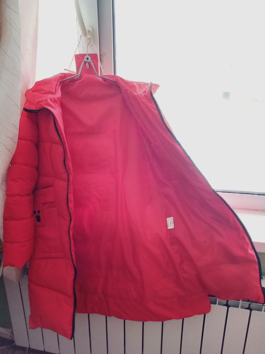 Продам красный пуховик