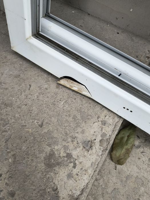 Vând 3 ferestre termopan PVC albe – dimensiuni mari (utilizate/second-hand)