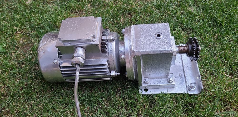 mator 3fazalik srochna sotiladi