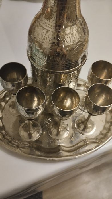 Графин с подносом и с рюмками