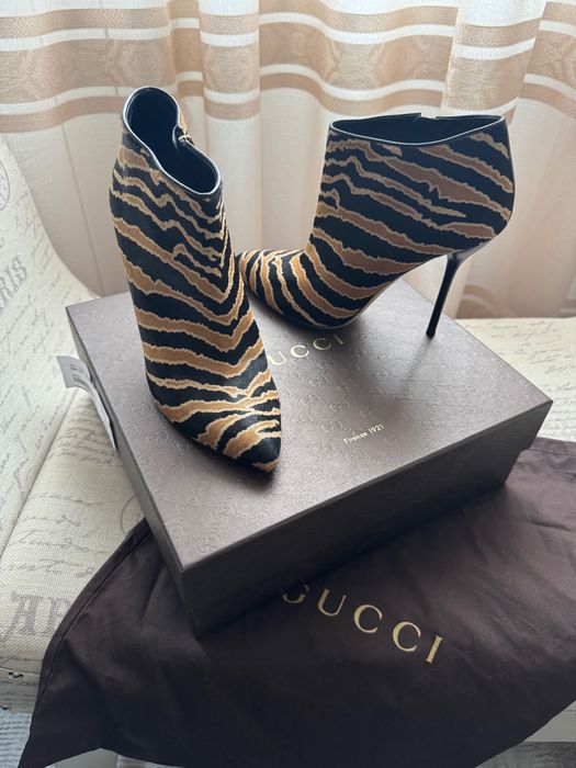 Ofertaaa!!!Botine Gucci, piele ponei 990 ron, purtare unica