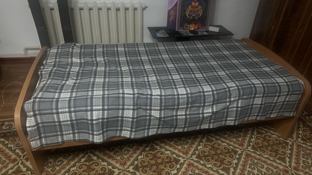 Продается кровать. Матрац жетский