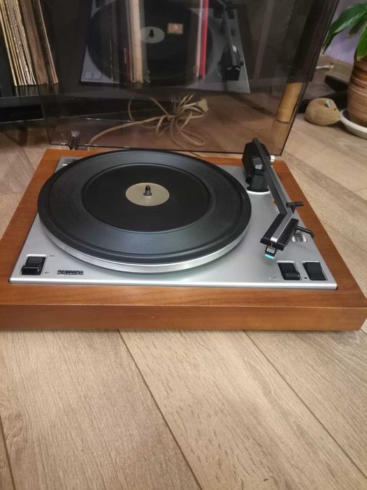 Продавам грамофон PHILIPS GA427