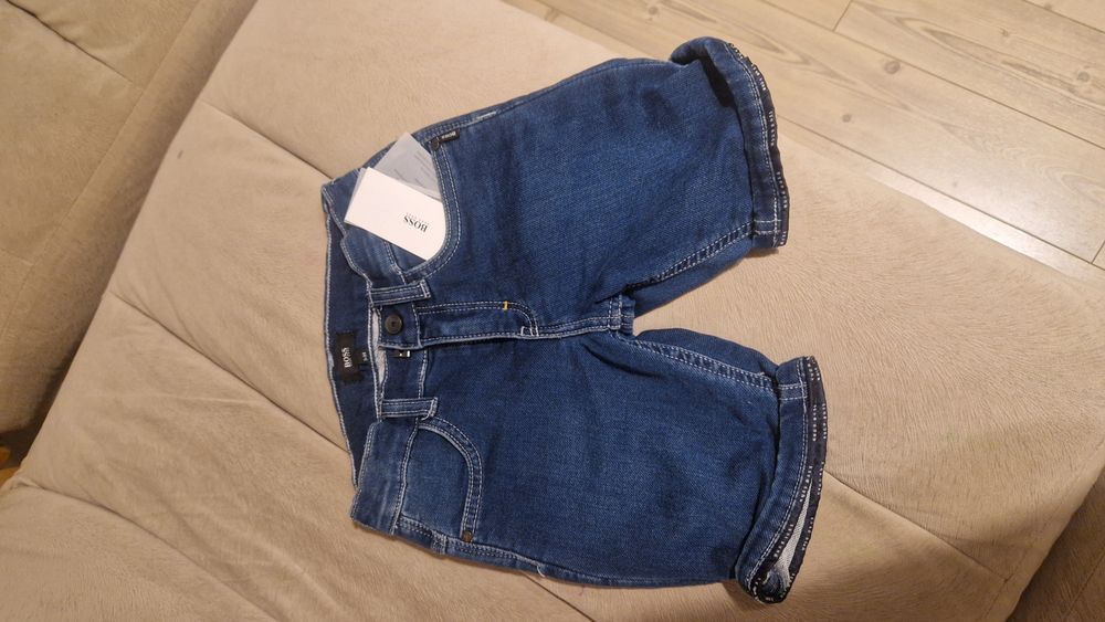 Blugi scurti marca Hugo Boss, 3-4 ani