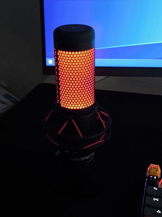 HyperX Quadcast красный в идеальном состоянии