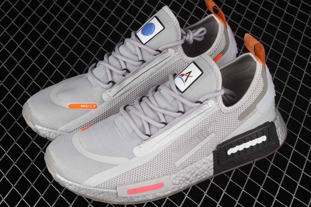 Оригинални  маратонки * ADIDAS NMD SPECTOO NASA * EU40