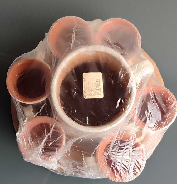 Carafa 1 litru si 6 cani ceramice pentru vin