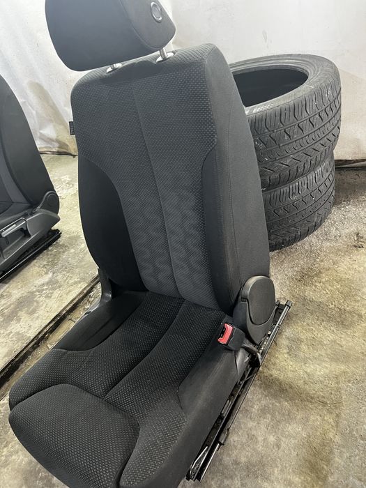 Передние кресла Фольсваген Пассат В6