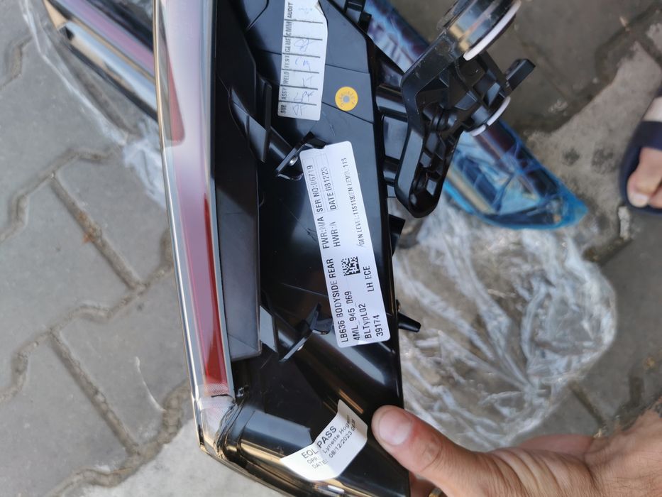 Vand set stop spate stanga / dreapta  noi, lamborghini urus