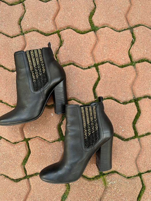 Botine Guess cu pietricele