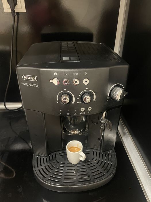 Кафемашина кафеавтомат Delonghi Magnifica