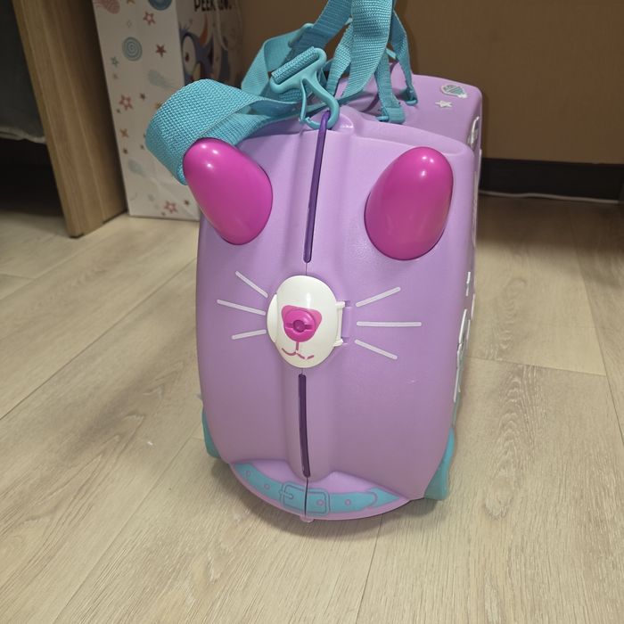 Детский чемодан на колёсиках