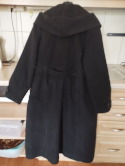 Пальто черное 50р