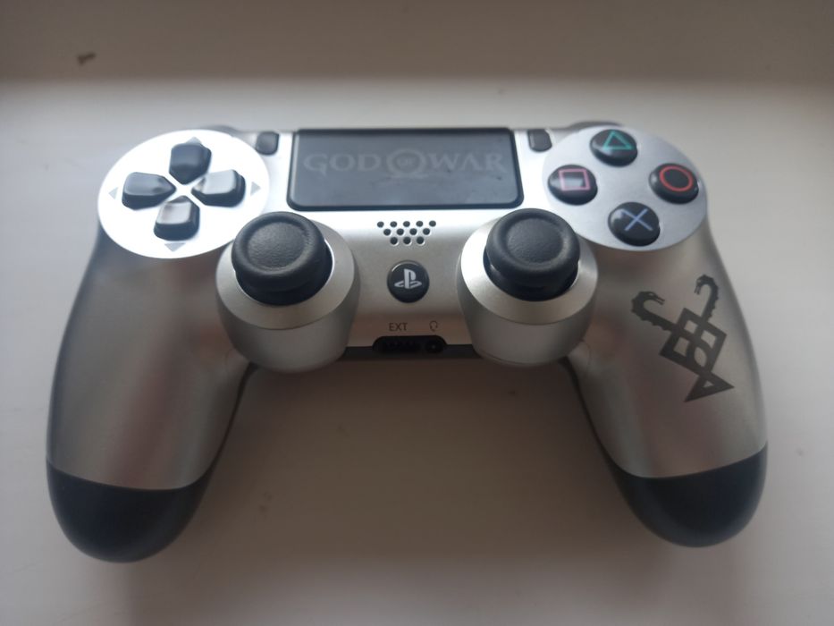 Sony Dualshock 4 GoW edition!