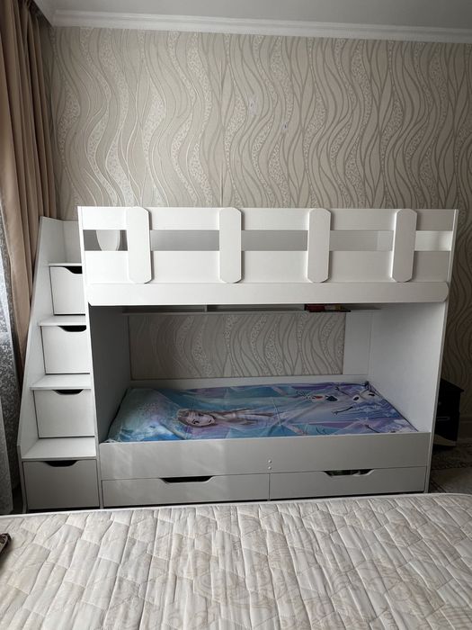 Продам детскую двухъярусную кровать