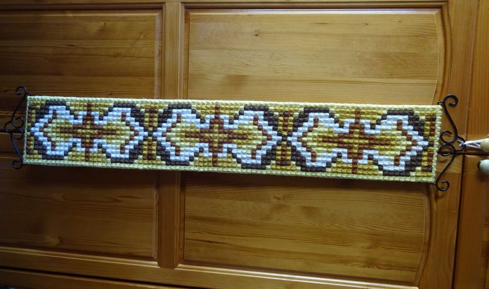 Пана декорация, ръчна изработка от вълнени конци и орнаменти