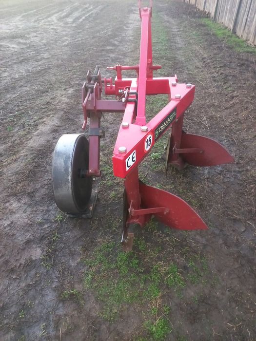 Vând plug cu două brazde