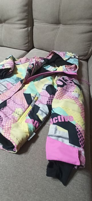 Продам куртку для девочки