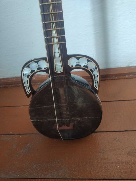 Qashqar rubobi. Andijon Usta Kozim aka ishi.