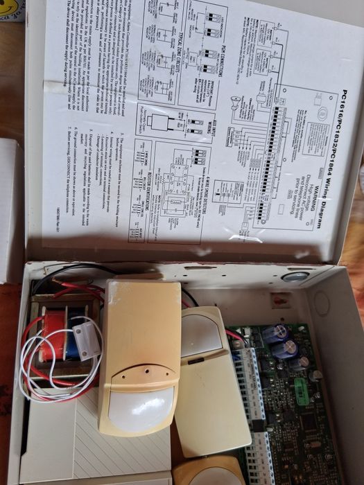 Продавам 2 комплекта СОТ алармена система DSC PC1616