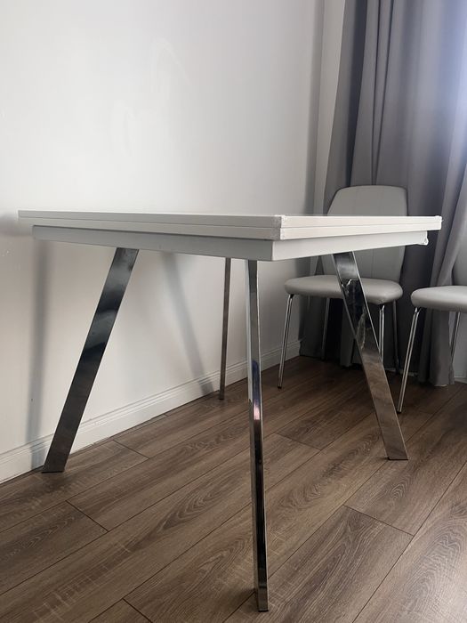 Set masa extensibila de dining cu 4 scaune