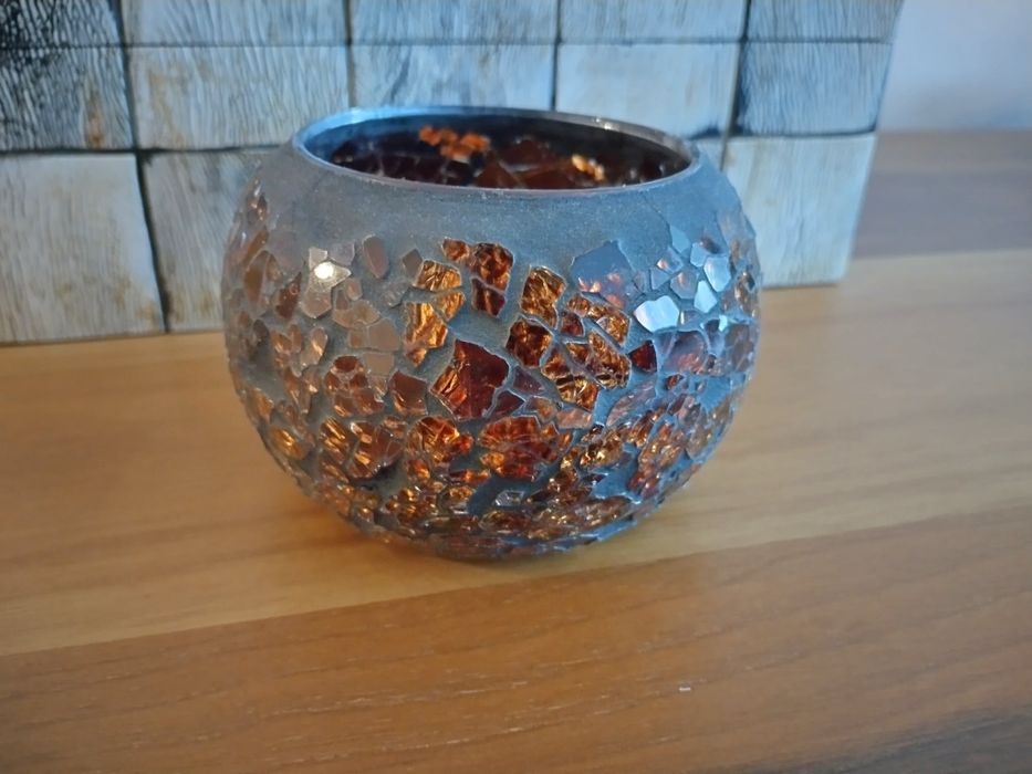 Стъклен свещник от малки парченца стъкло