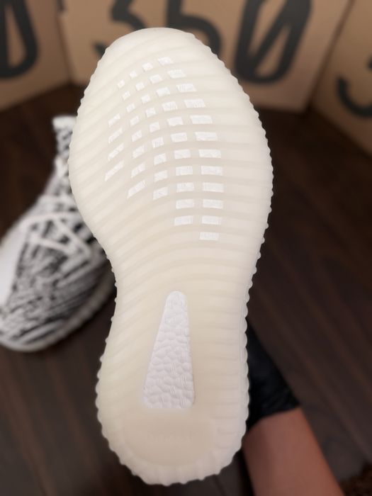 Yeezy 350 V2 zebra