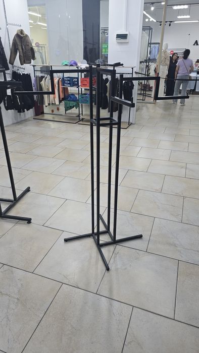 Продам вешалку для одежды