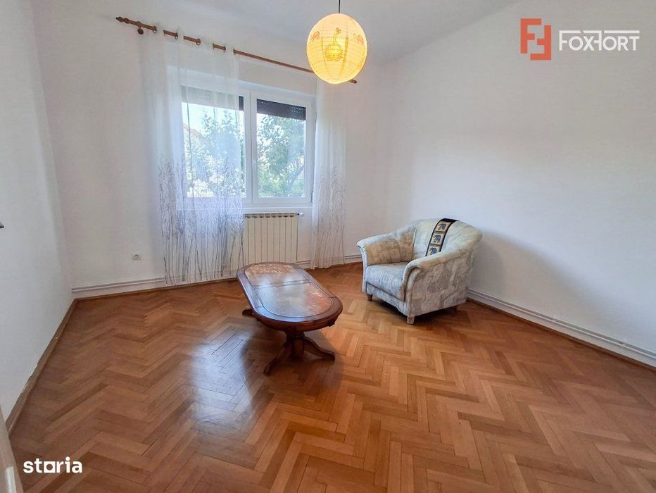 Apartament 3 camere decomandat de inchiriat la casa, zona Crisan