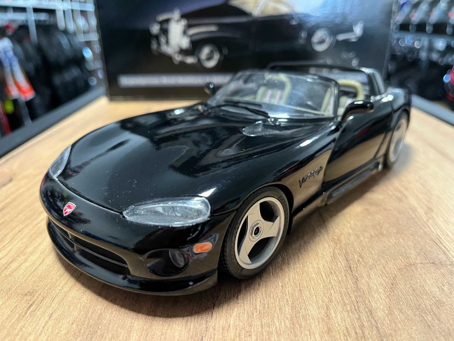 Метална колекционерска количка  модел DODGE VIPER SRT 1:18  мащаб