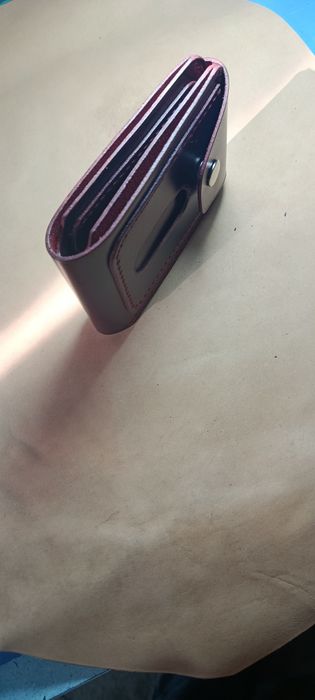 Портмоне  из натуральной кожи.