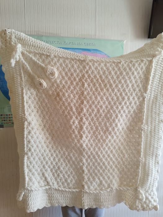 Вълнена бебешка пелена.