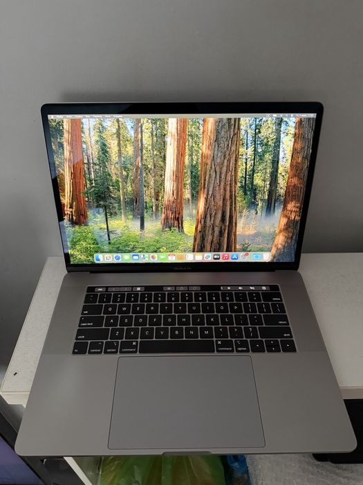 Macbook Pro i7/16/256