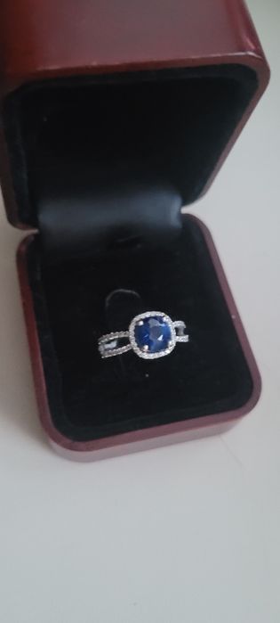 Золотое кольцо с сапфиром 750 проба