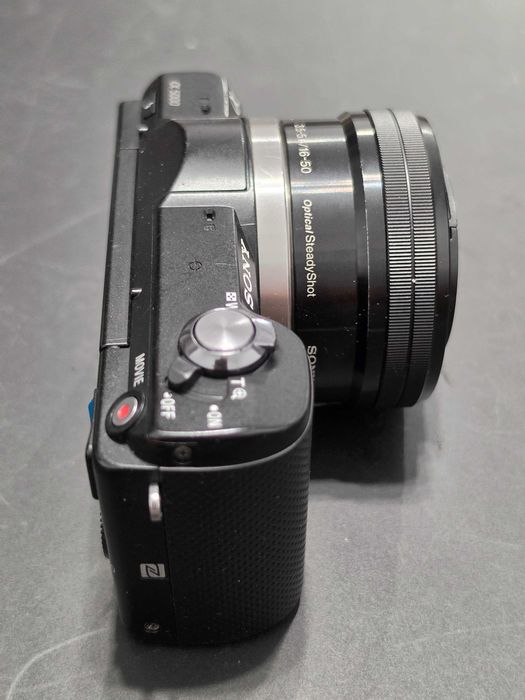 Aparat foto digital mirrorless Sony Alpha 5000 a5000 cu obiectiv E 16-50 OSS