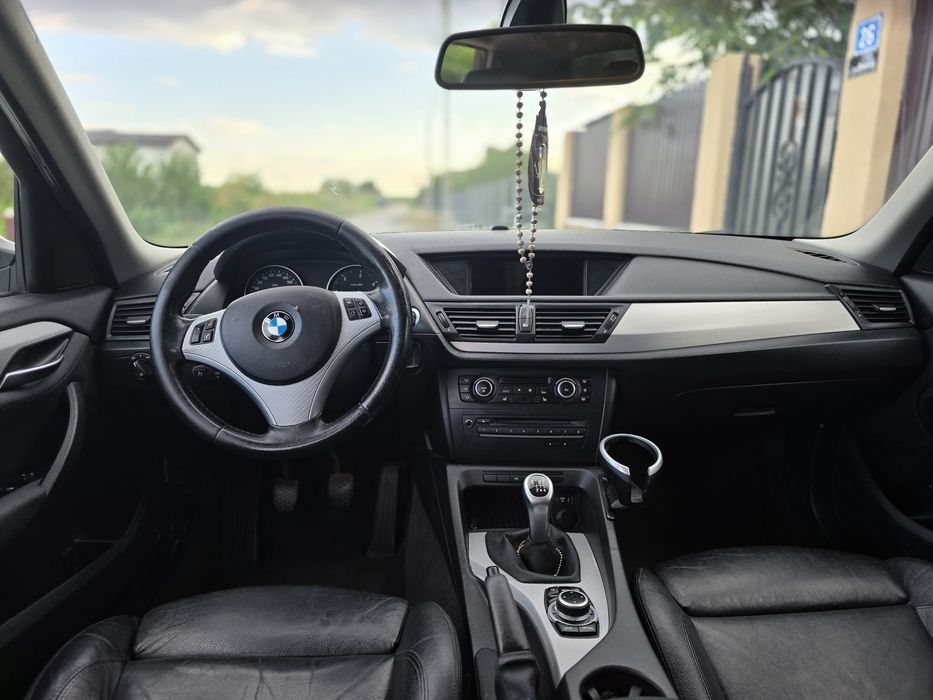 BMW X1 2011 — imagine 5