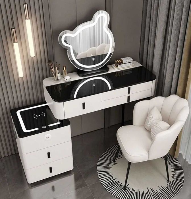 Туалетный столик. Дамский стол столик