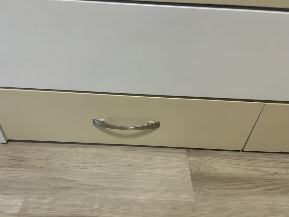 Продавам детско креватче