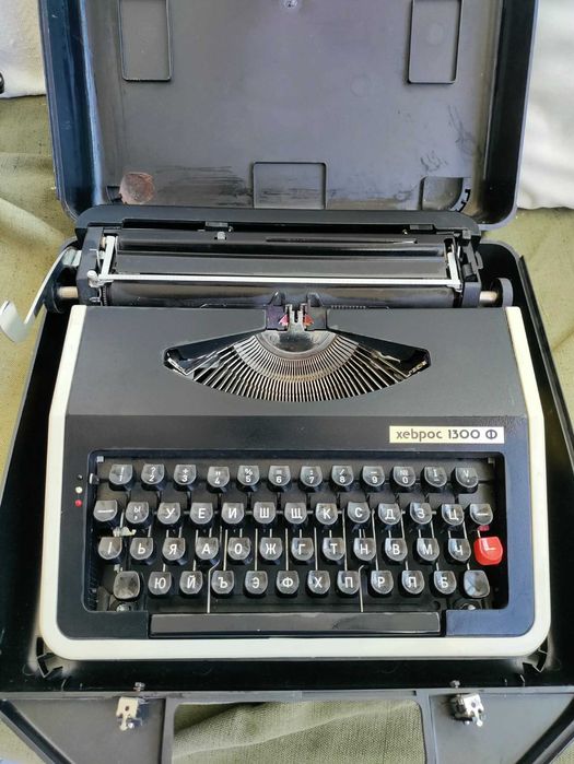 Пишеща машина хеброс 1300